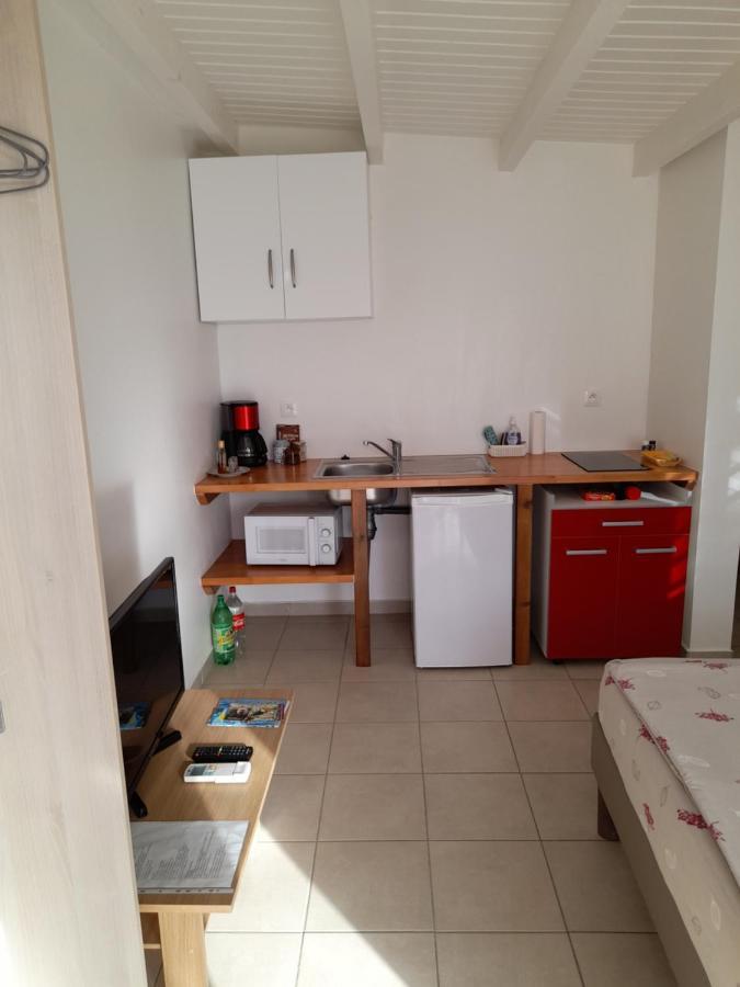 Ferienwohnung Le Studio De Jeannine Capesterre-Belle-Eau Exterior foto